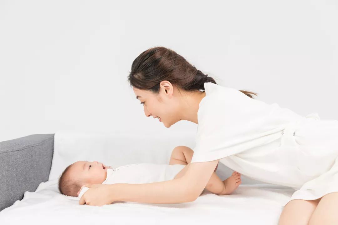 育儿宝典|宝宝融化人心的「笑容」:宝妈辛劳付出的最好回报,你读懂了吗?